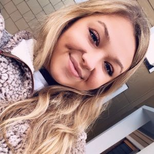 Meet your Posher, Emily